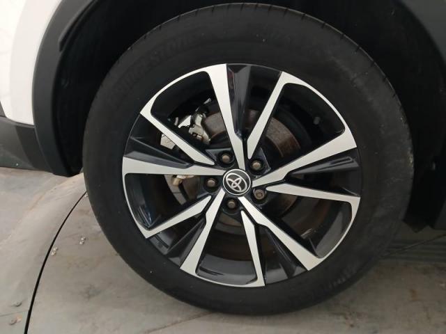 Toyota C-Hr image 6