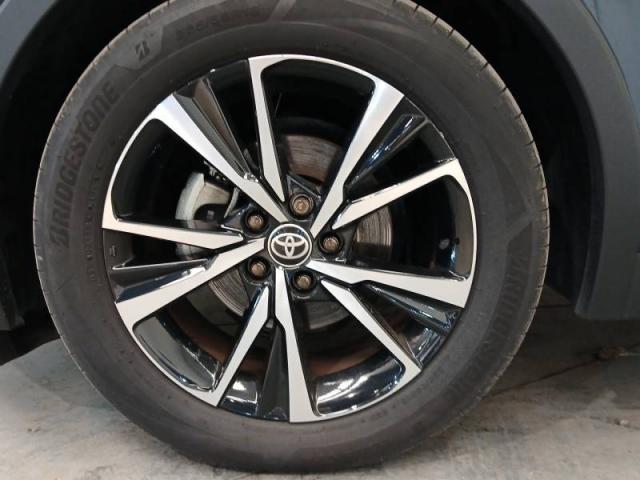 Toyota C-Hr image 9
