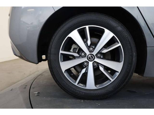 Nissan Leaf image 2