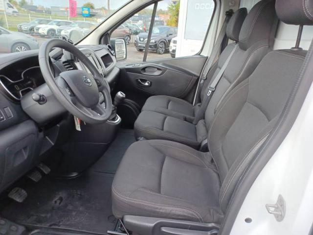 Nissan Nv300 image 3