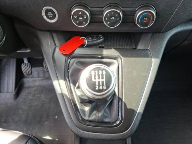 Nissan Townstar image 2