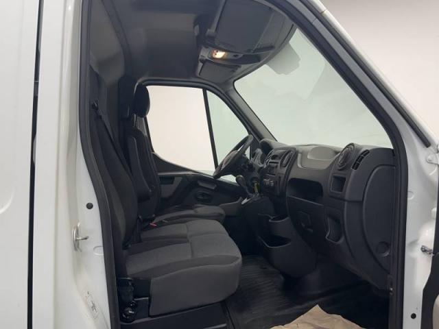 Renault Master image 1