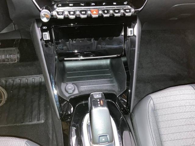 Peugeot 2008 image 2