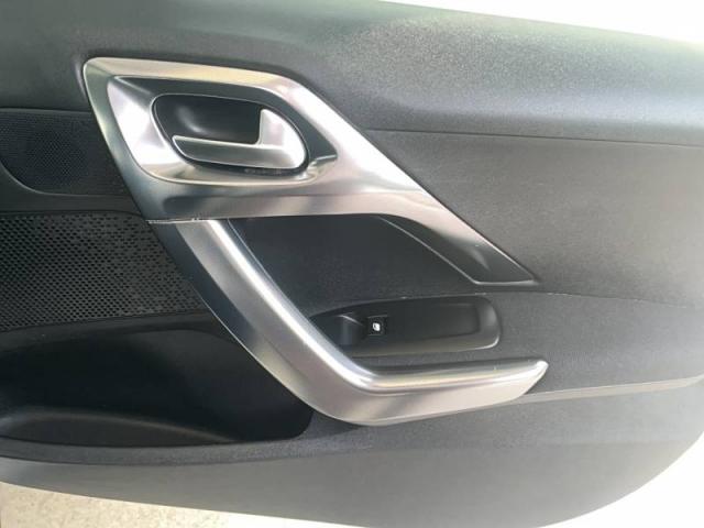 Peugeot 2008 image 2