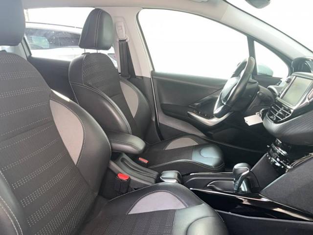 Peugeot 2008 image 8