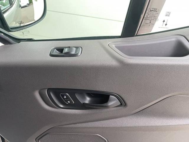 Ford Transit image 6
