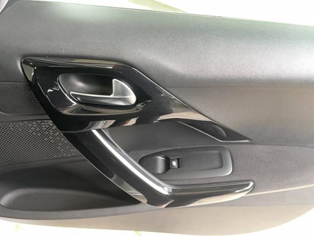 Peugeot 208 image 8