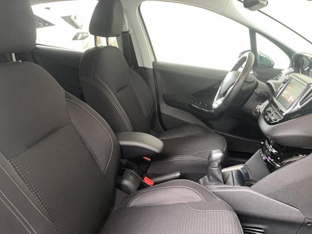 Peugeot 208 image 9