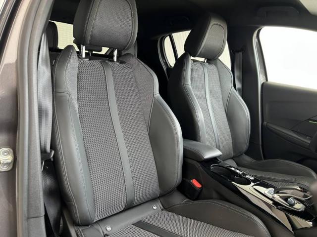 Peugeot 208 image 1