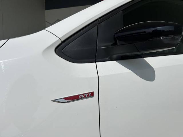 Volkswagen Up! image 5