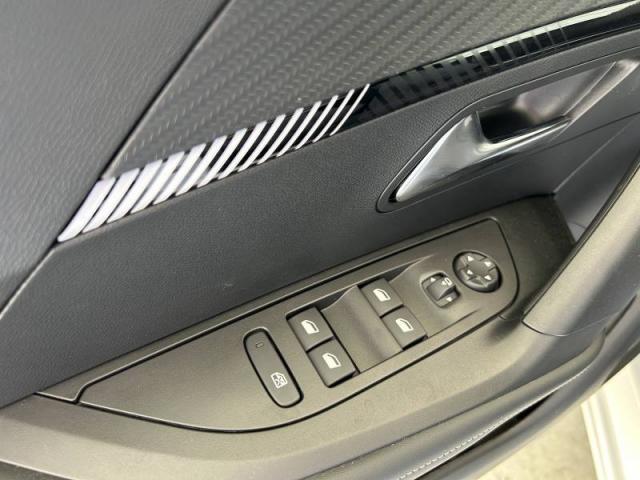 Peugeot 2008 image 1