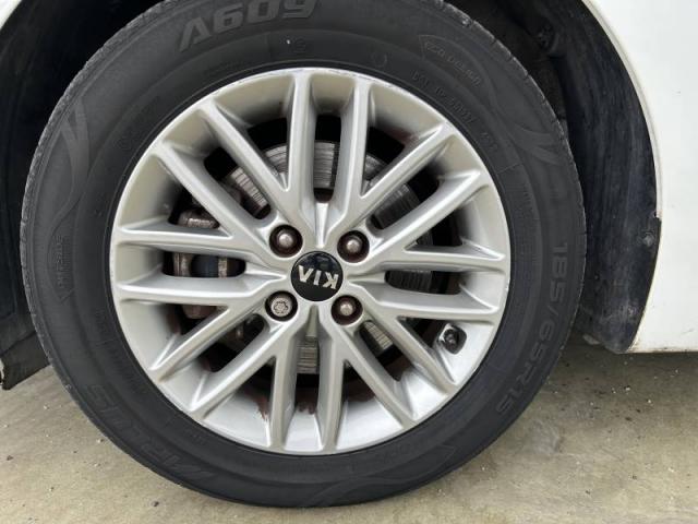 Kia Rio image 5