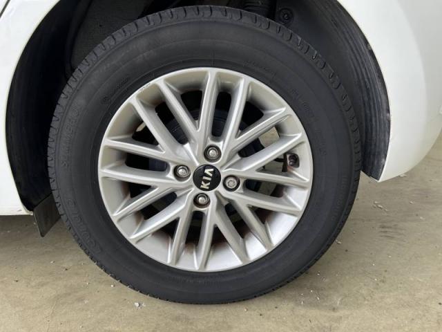 Kia Rio image 8