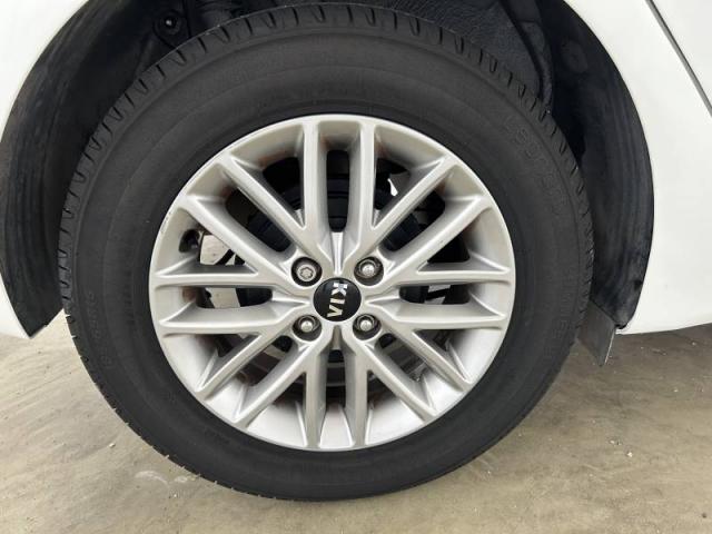 Kia Rio image 7