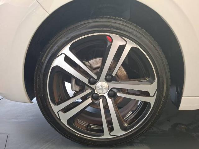 Peugeot 208 image 2