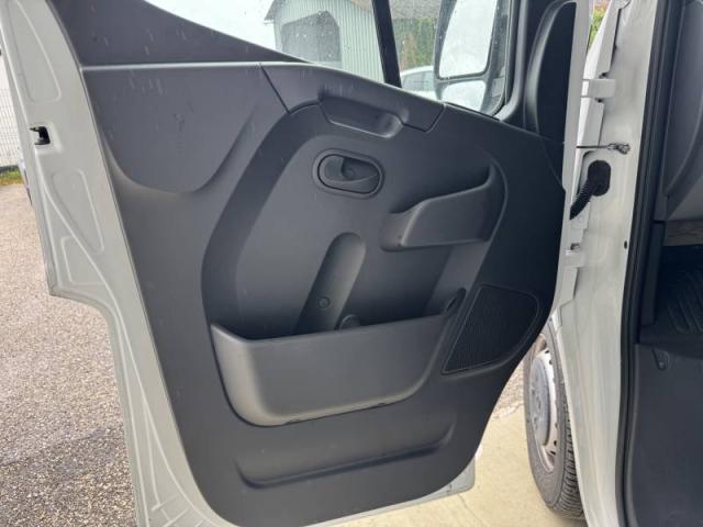 Renault Master image 2
