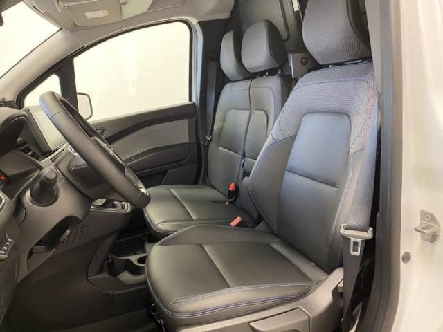 Nissan Townstar image 9