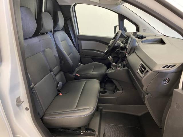 Nissan Townstar image 6