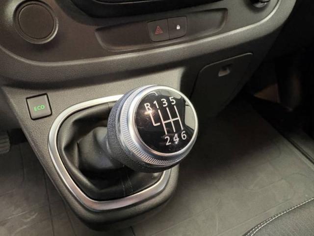 Nissan Nv300 image 5