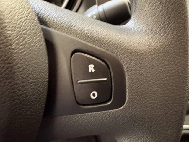 Nissan Nv300 image 8