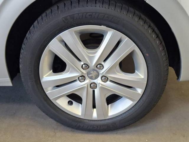 Peugeot 208 image 3
