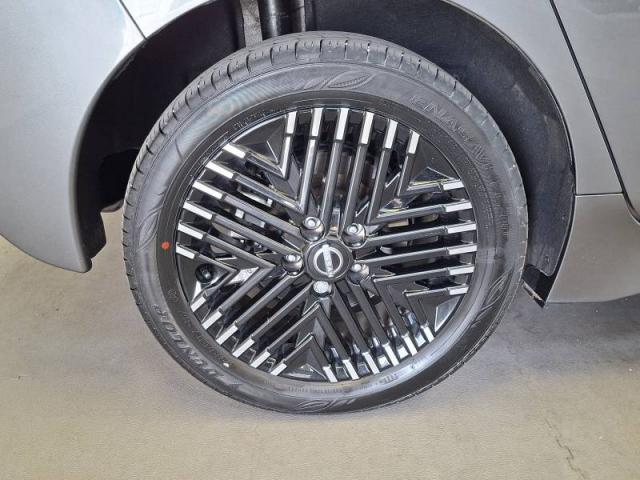 Nissan Leaf image 5