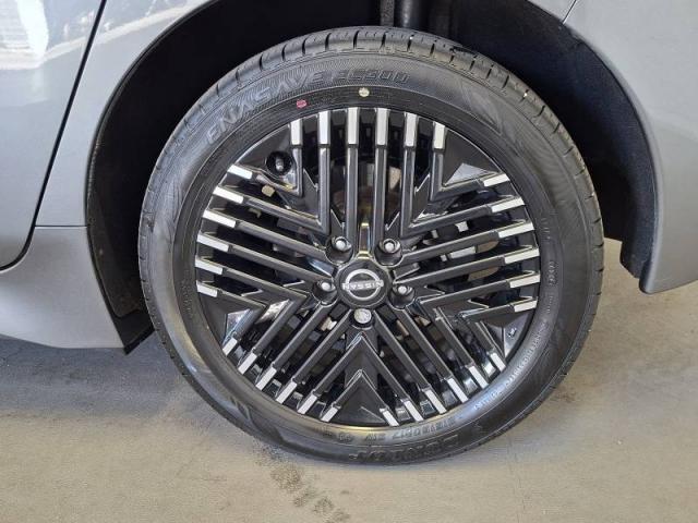 Nissan Leaf image 1