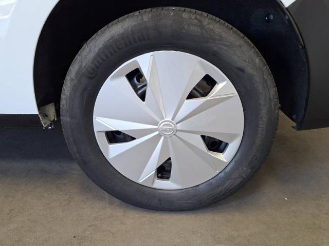 Nissan Townstar image 7