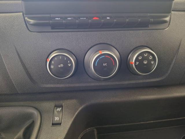 Nissan Interstar image 3