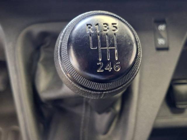 Nissan Interstar image 8