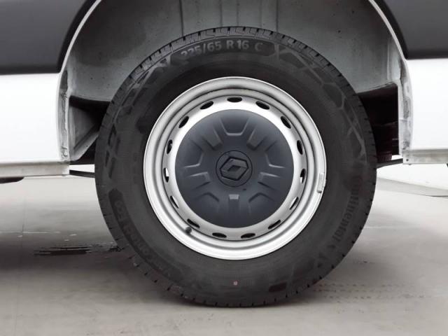 Renault Master image 1