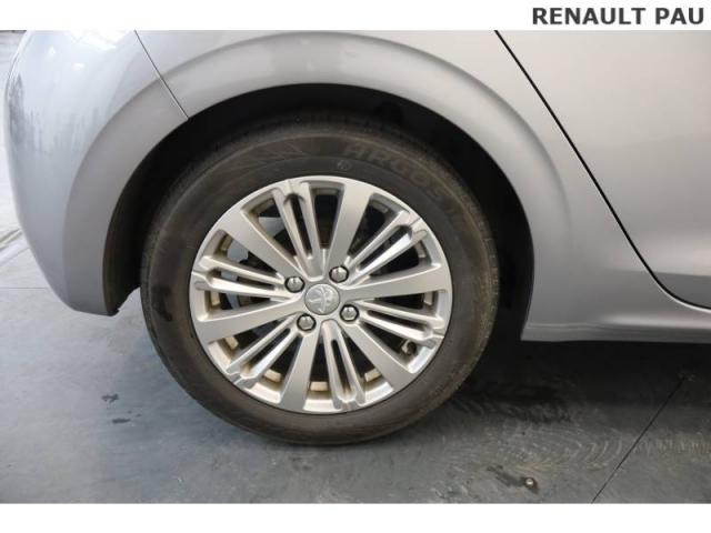 Peugeot 208 image 1