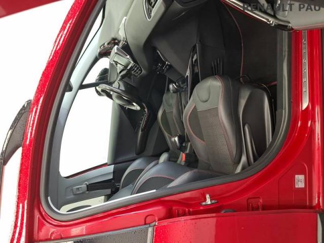 Peugeot 2008 image 3