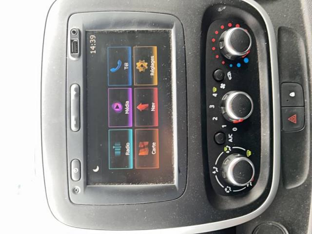 Renault Trafic image 2