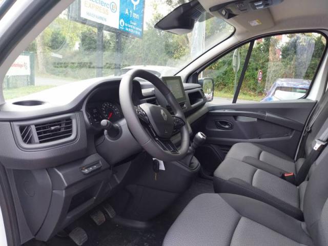 Renault Trafic image 2
