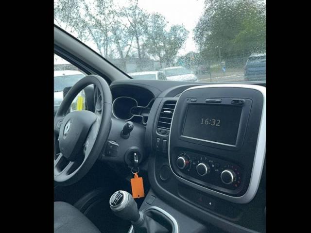 Renault Trafic image 9