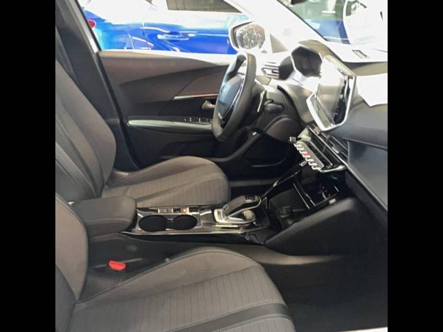 Peugeot 2008 image 7