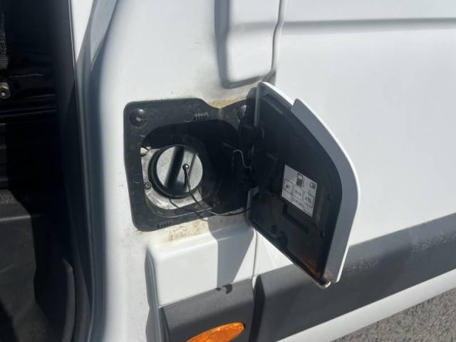 Renault Master image 2