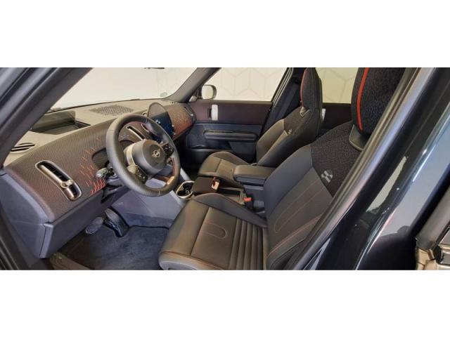 Mini Countryman image 8