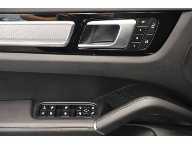 Porsche Cayenne image 4