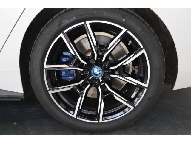 Bmw I4 image 3