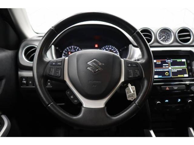 Suzuki Vitara image 8