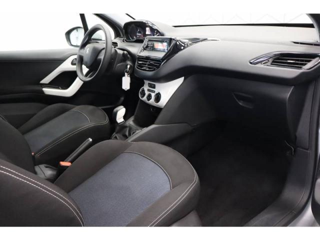 Peugeot 208 image 8