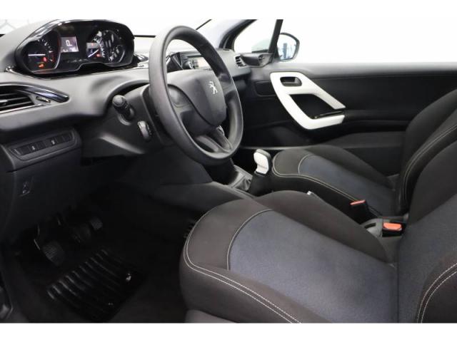 Peugeot 208 image 7