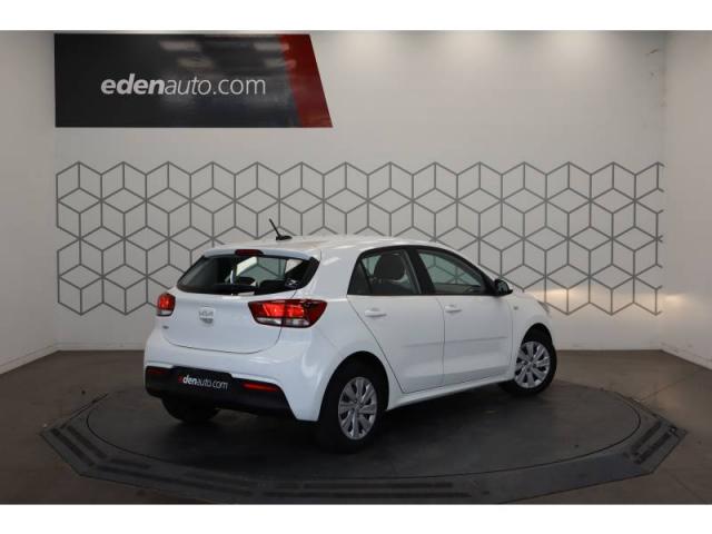 Kia Rio image 7
