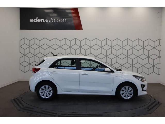 Kia Rio image 6