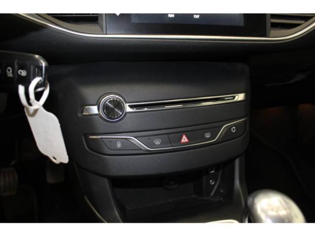Peugeot 308 image 8