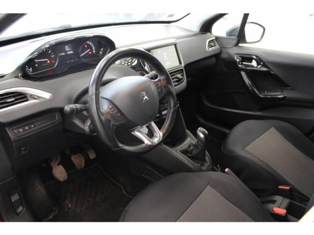 Peugeot 208 image 8