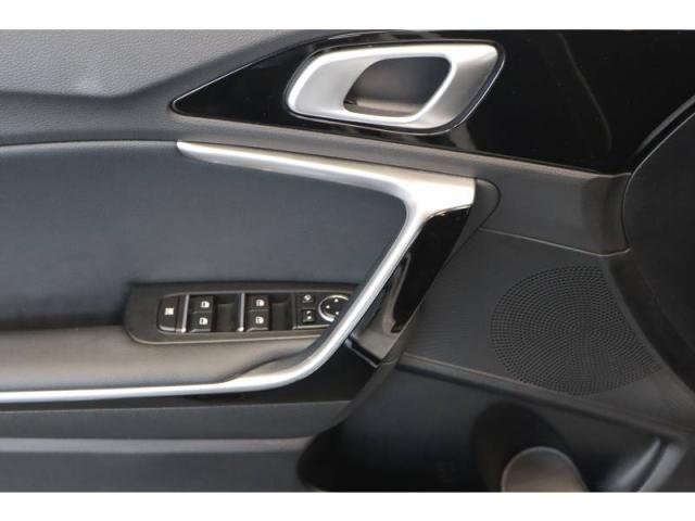 Kia Cee'D image 9