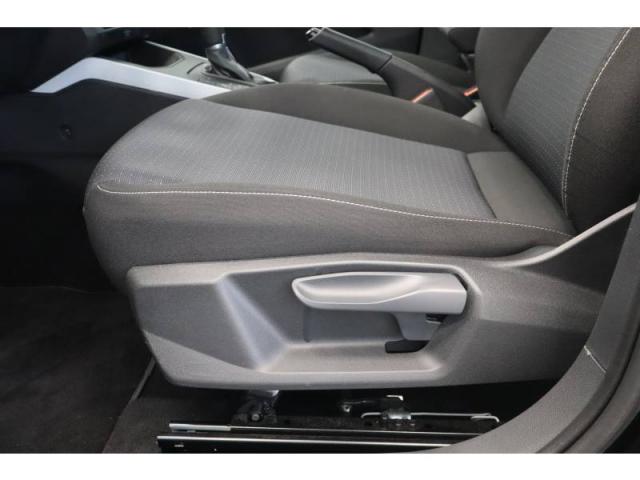 Seat Arona image 2